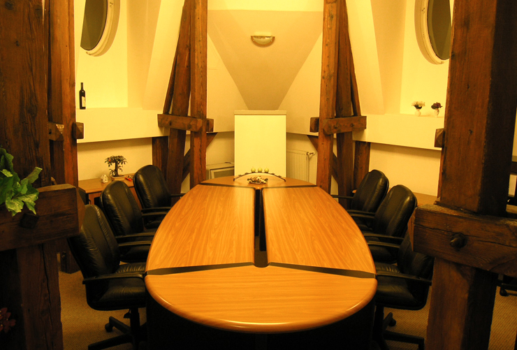 zasedaci-mistnost-royal